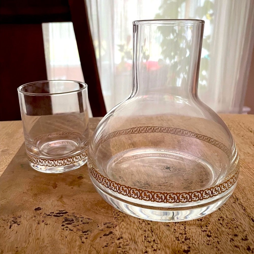 Decanter with glass